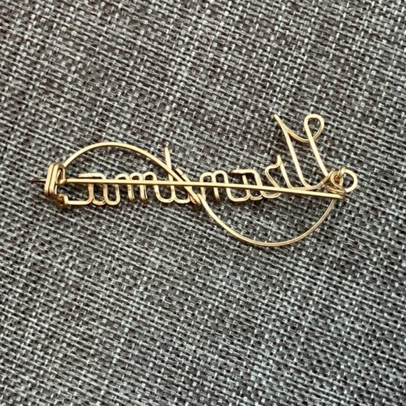 Grandma Brooch Pin Gold Filled Wire Cursive Script Retro Vintage Granny Classic - Picture 3 of 4